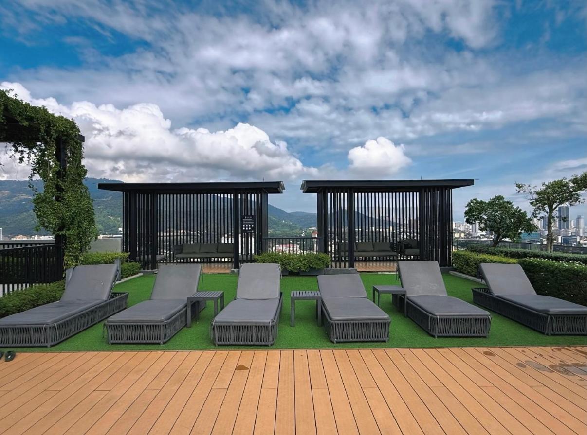 Beacon 2br Infinity Pool - By Bnb4u * George Town